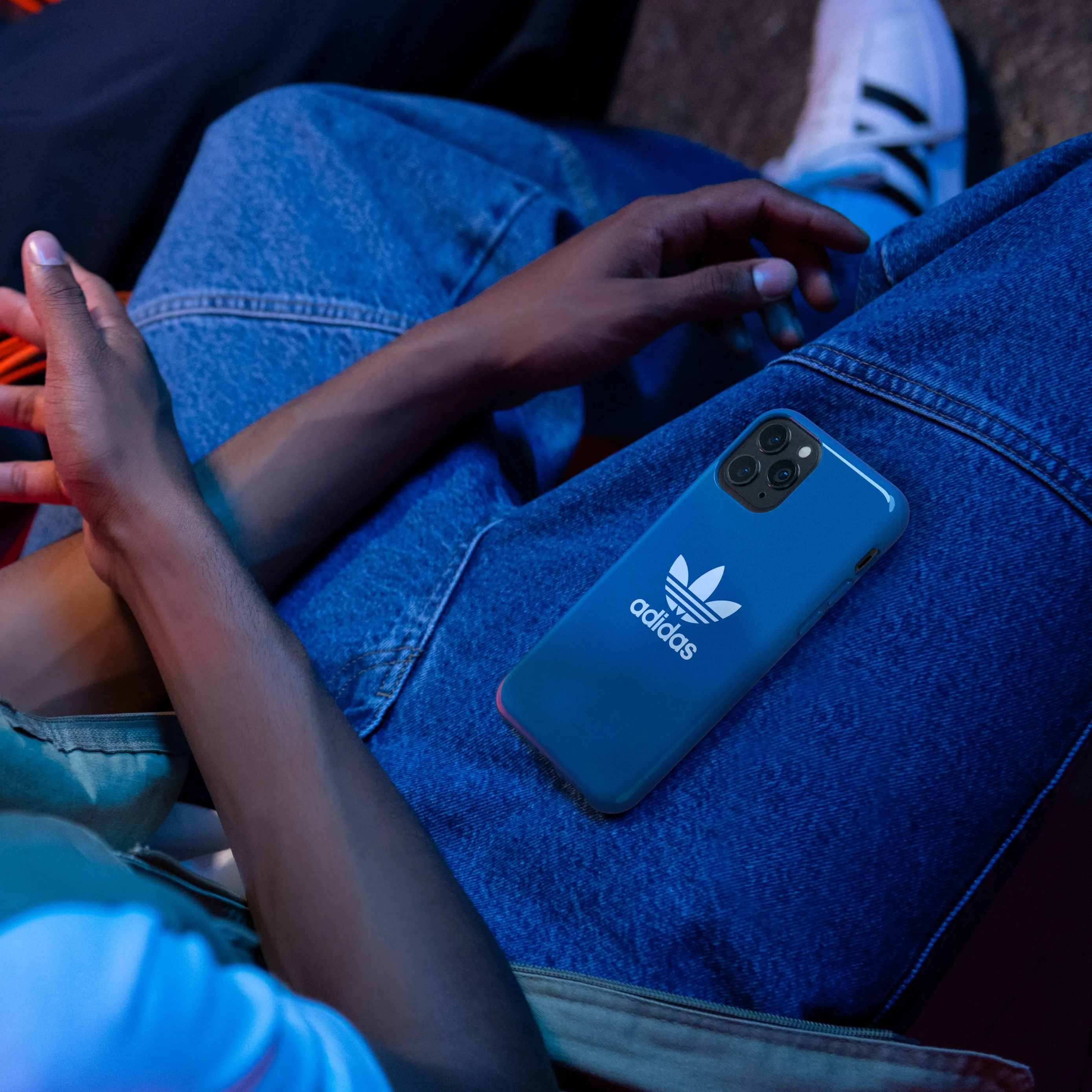 ADIDAS iPhone 12/12 Pro - Snap Trefoil Case - Bluebird