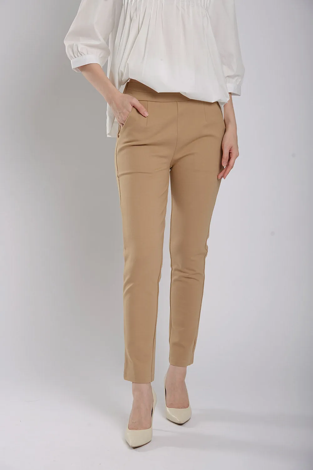 Lana Weight Ultra-Stretch Pants in Khakis