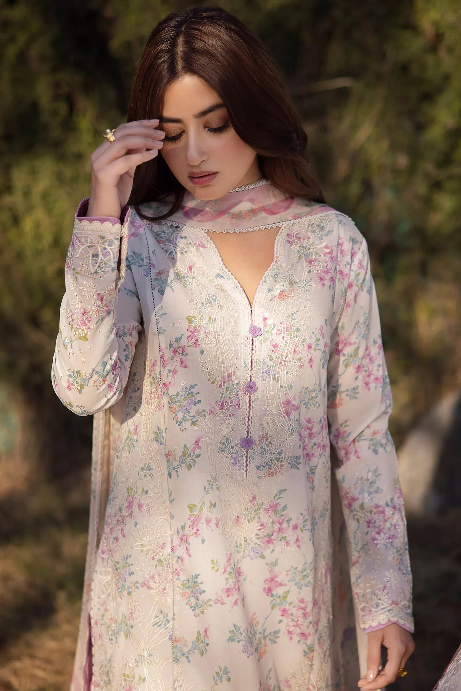 Zaha Luxury Lawn Collection 2024 – AYSEL (ZL24-03 A)