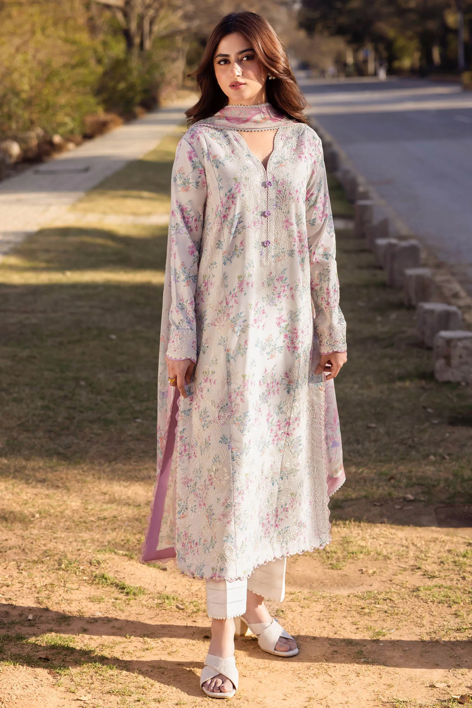 Zaha Luxury Lawn Collection 2024 – AYSEL (ZL24-03 A)